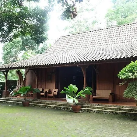 Villa Karang Kedempel Bandungan Simplyhomy-2